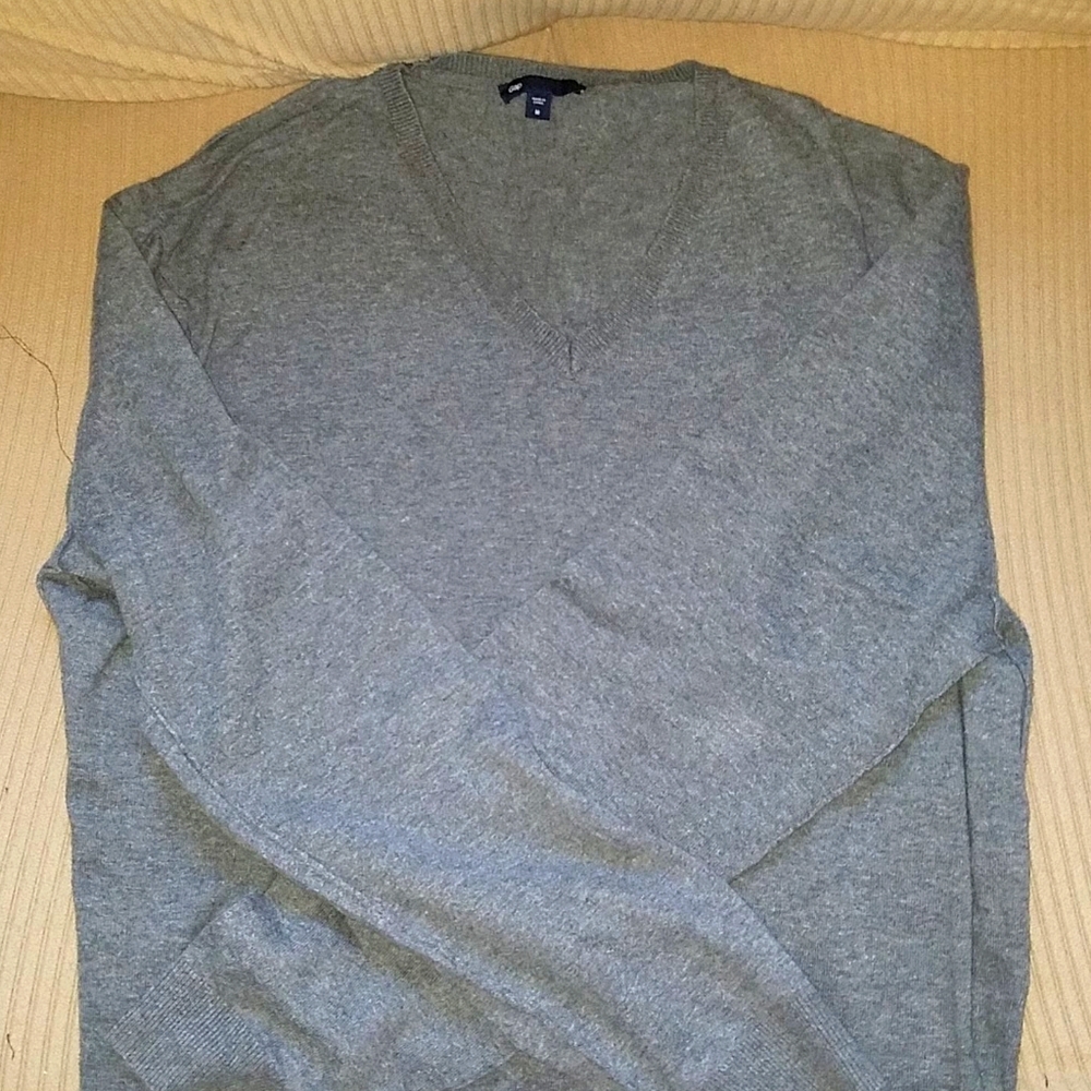 GAP gray sweater